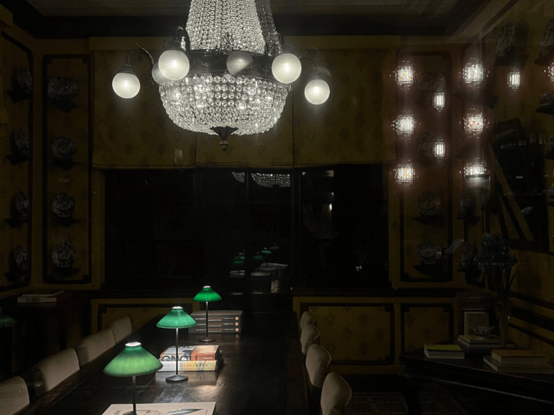 Mi Shang Prada ดื่มด่ำบรรยากาศหม่นๆ ในยามค่ำคืนเหมือนหลุดไปในธีม “In The Mood for&nbsp;Love”