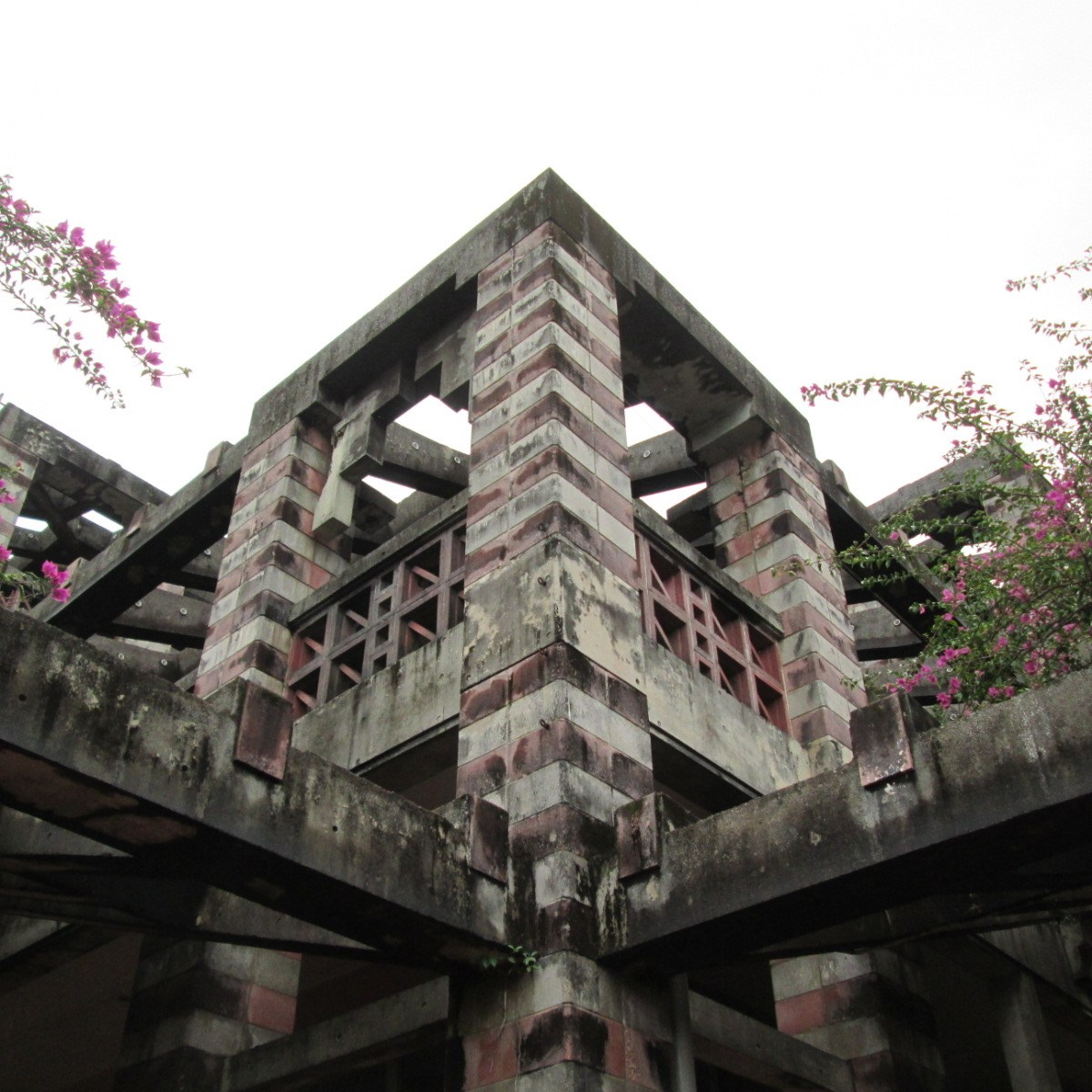 ชวนย้อนอดีตไปกับสถาปัตยกรรม Brutalist way of thinking ที่โอกินาว่าอัปเดตปี 2026